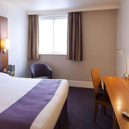 Premier Inn Pontypool Esterno foto