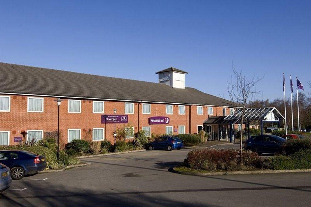 Premier Inn Pontypool Esterno foto