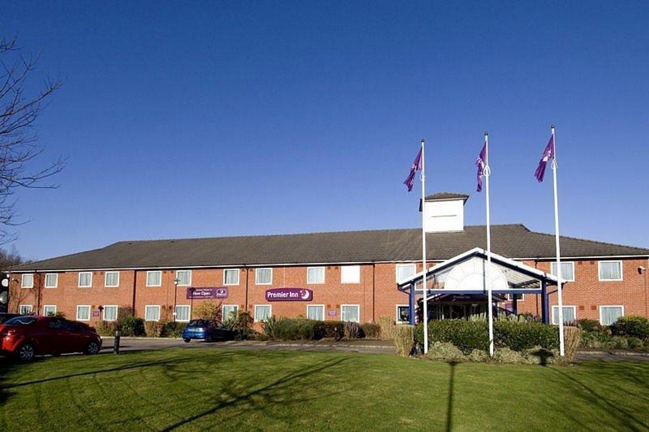 Premier Inn Pontypool Esterno foto