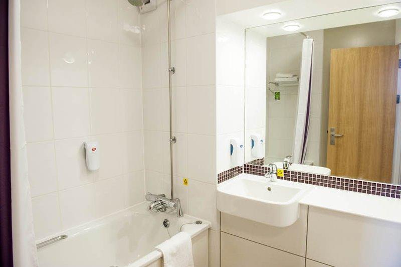 Premier Inn Pontypool Esterno foto