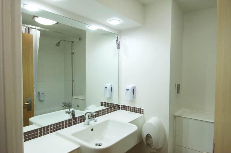 Premier Inn Pontypool Esterno foto
